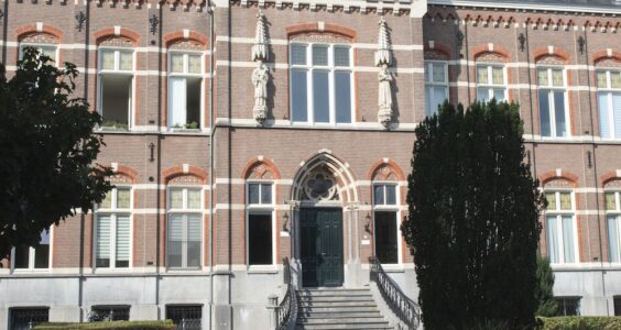 Afbeelding voor Gegijzeld maar niet verslagen