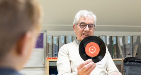 Afbeelding voor Twee generaties in gesprek