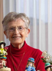 Afbeelding voor Toos Scheenen-Vrijsen (87) uit Heeze: ‘Kinderen zijn dol op mijn popjes’