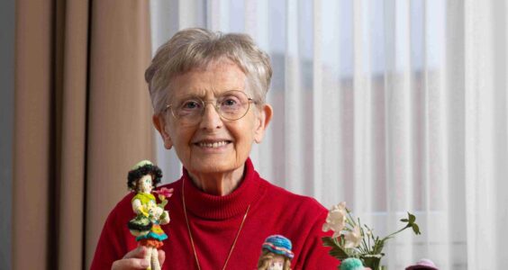 Afbeelding voor Toos Scheenen-Vrijsen (87) uit Heeze: ‘Kinderen zijn dol op mijn popjes’