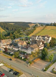 Afbeelding voor “Het verhaal van Truus, die met vriendin Joke met een volledig verzorgde busreis naar Vakantiehotel Der Brabander in Winterberg is afgereisd”