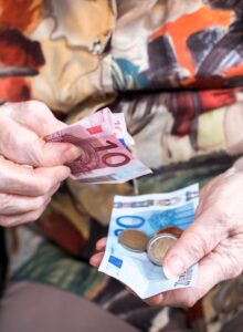 Afbeelding voor “Ze laten mensen veel meer betalen dan strikt noodzakelijk”