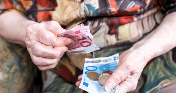 Afbeelding voor “Ze laten mensen veel meer betalen dan strikt noodzakelijk”