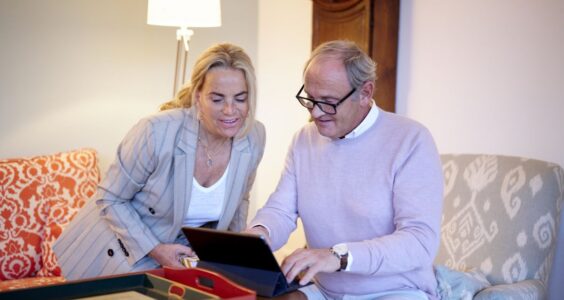 Afbeelding voor Moeite met digitale bankzaken? Met Rabo samen bankieren helpen we u graag op weg.