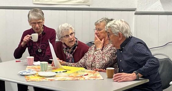 Afbeelding voor Bij de pubquiz is spieken verboden