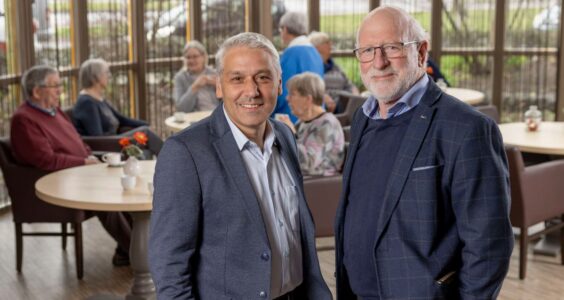 Afbeelding voor Maak woonplannen niet vóór maar mét senioren