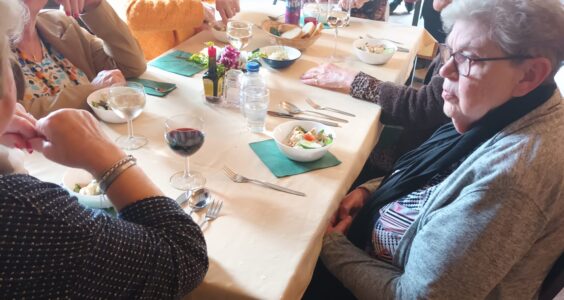 Afbeelding voor Samen eten zorgt voor verbinding