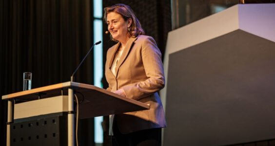 Afbeelding voor ‘Omzien naar elkaar is van levensbelang’