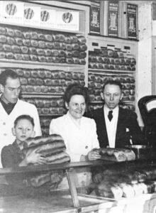 Afbeelding voor 1945: Zweeds brood uitdelen