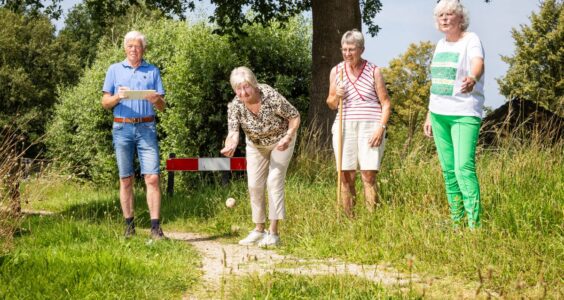 Afbeelding voor Lopen, kijken, klootschieten