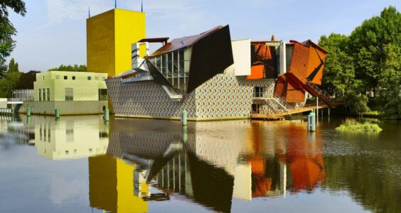 Afbeelding voor Bijzonder van binnen en van buiten