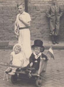 Afbeelding voor 1945: Mijn broer en ik waren altijd samen