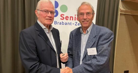 Afbeelding voor Eremetaal voor scheidend bestuursleden