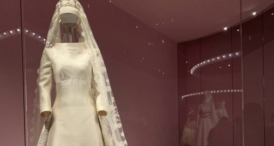 Afbeelding voor Bruidsjurken passen bij het Fries Museum