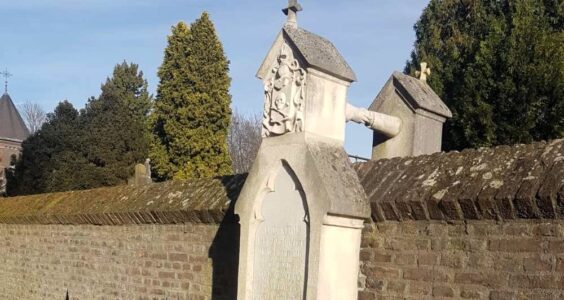 Afbeelding voor Graf met handjes