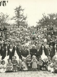 Afbeelding voor 1947: meer dan honderd kleuters