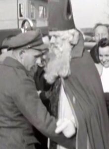 Afbeelding voor 1948: grensbewakers fouilleren de Sint