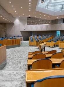 Afbeelding voor Recht overeind in politieke pensioenstorm