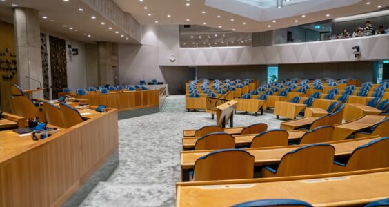 Afbeelding voor Recht overeind in politieke pensioenstorm