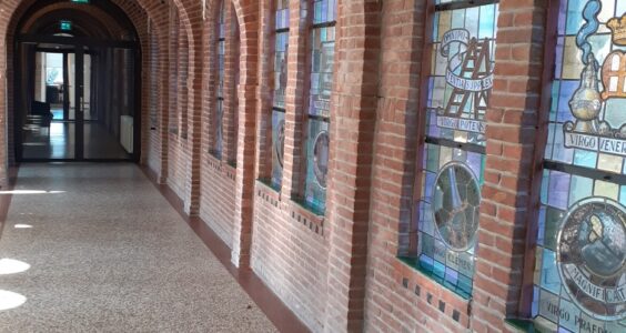 Afbeelding voor Verhalen achter glas-in-lood