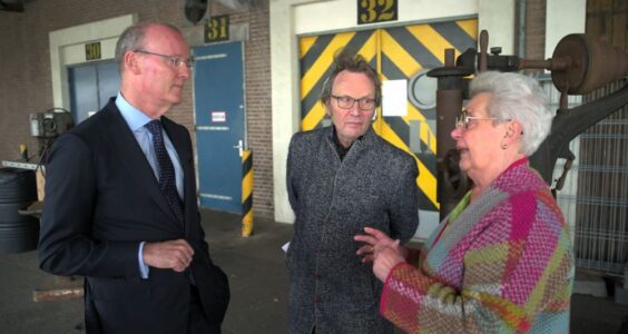 Afbeelding voor Miljardenroof en ‘pensioenzwendel’