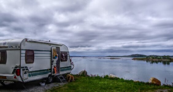 Afbeelding voor Met caravan en checklist op pad