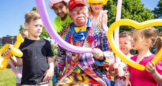 Afbeelding voor ‘Als ik mijn flapschoenen aantrek, ben ik meteen de clown’