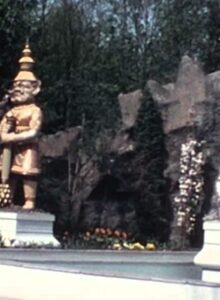 Afbeelding voor Met volle teugen genieten van sprookjes en uitheemse vogels