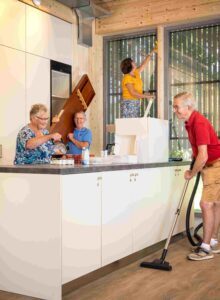 Afbeelding voor Poetsen, sjouwen en verhuizen