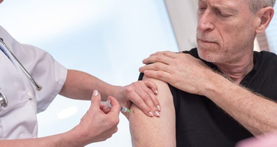 Afbeelding voor ‘Gordelroosvaccin eerst naar oudere ouderen’