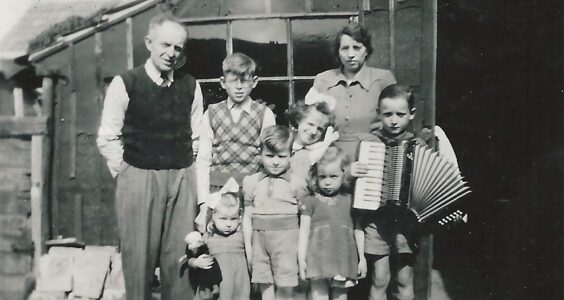 Afbeelding voor 1952 De kleine accordeonist