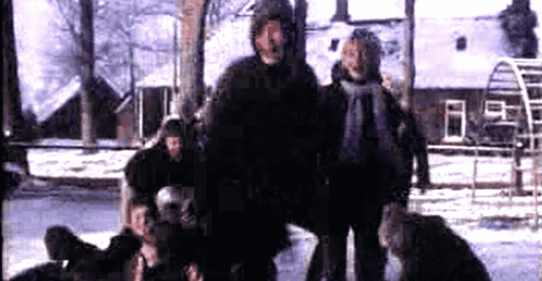 Afbeelding voor Speelpret op de bevroren speeltuin