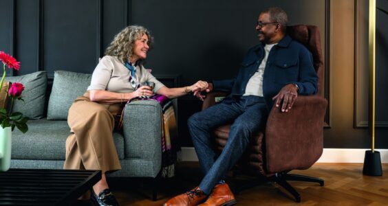 Afbeelding voor Ontdek het gemak van een sta-opstoel: comfortabel zitten én soepel opstaan