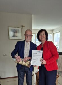 Afbeelding voor Zilveren speld voor fotograaf Pim Ermers