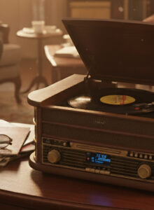 Afbeelding voor Lenco Platenspeler met CD, Radio & Bluetooth