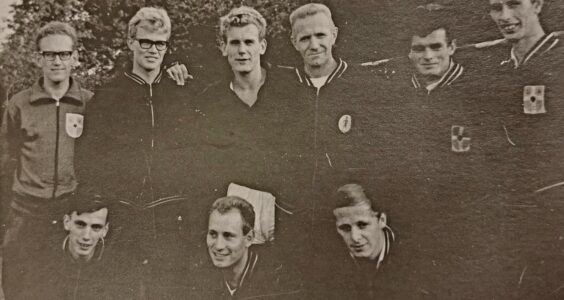 Afbeelding voor 1965: Atletiek op een voetbalveld