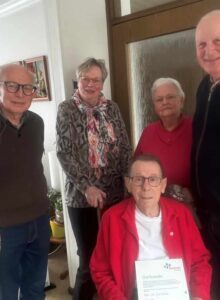 Afbeelding voor Eerste Zilveren Speld van verdienste uitgereikt