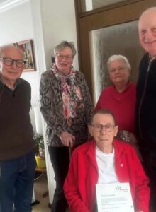 Afbeelding voor Eerste Zilveren Speld van verdienste uitgereikt