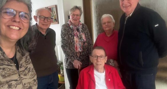 Afbeelding voor Eerste Zilveren Speld van verdienste uitgereikt