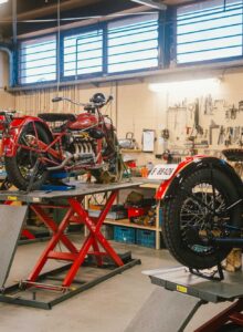 Afbeelding voor Oerend hard op antieke motoren