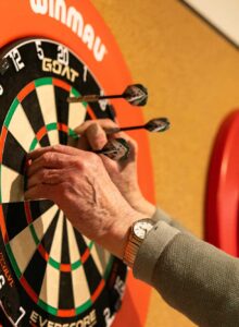 Afbeelding voor Darten is in de roos