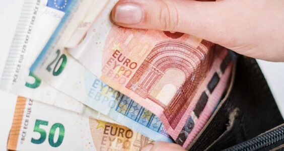 Afbeelding voor AOW stijgt vanaf juli 2026 