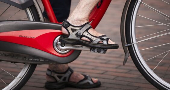 Afbeelding voor Informatie voor veilig fietsen: hoe het makkelijkst op- en afstappen